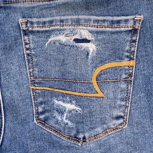 American Eagle Outfitters Super Hi-Rise Destroyed Jegging in Vintage Blue size 2 - Picture 8 of 15